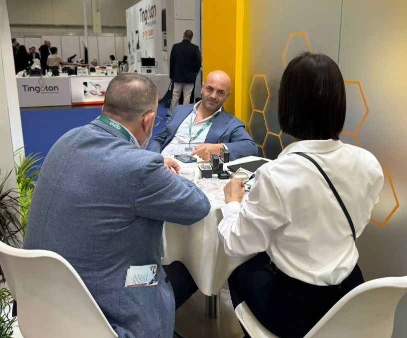 Reunião com importadores europeus de aparelhos auditivos B2B